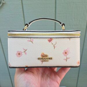 Coach Vanity Case With Vintage Prairie Print. Chalk/Pink Floral. F50697